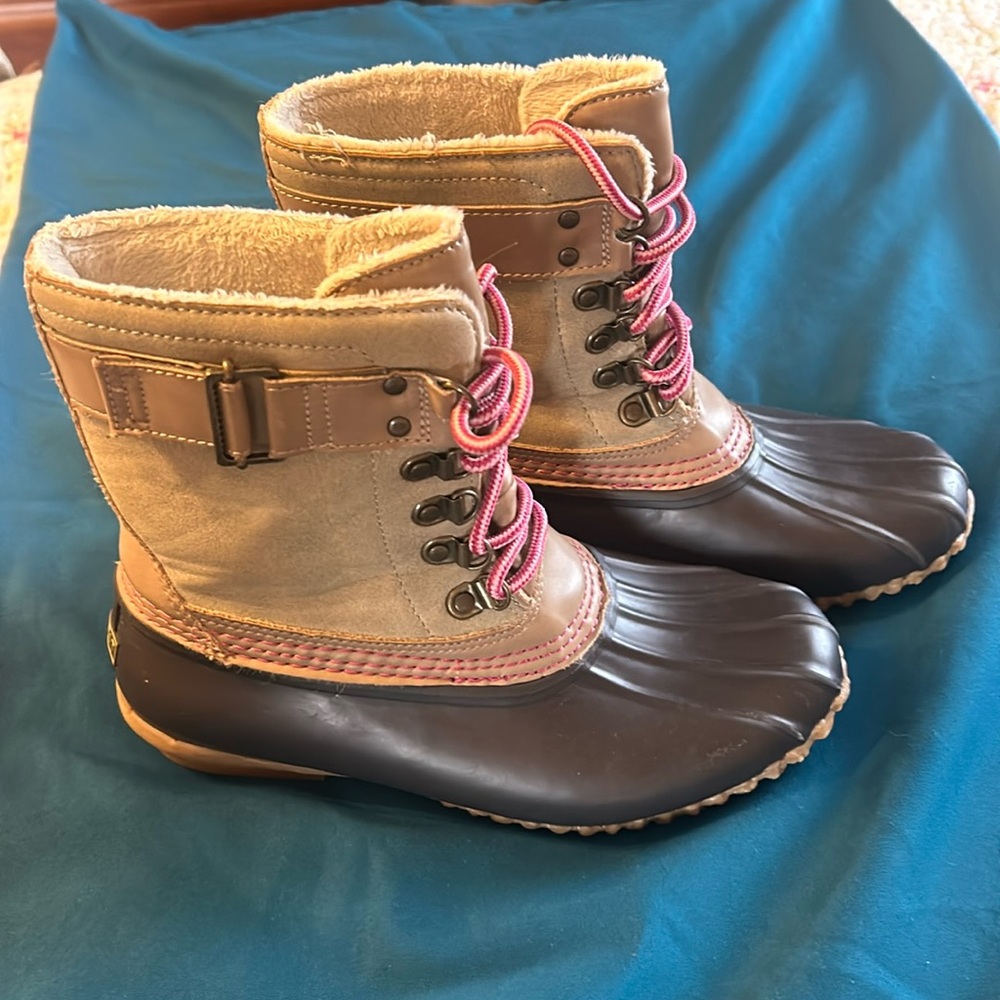 Esprit Suede, Leather, & Rubber Boot. Big Kids Size 3 .Fleece Lined.Brown